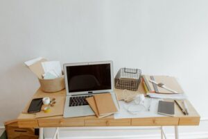Sfaturi practice pentru organizarea eficientă a unui birou acasă